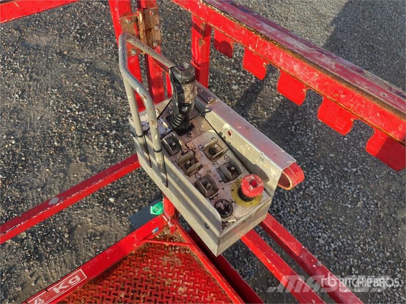SkyJack SJ6832 RT Piattaforme a pantografo