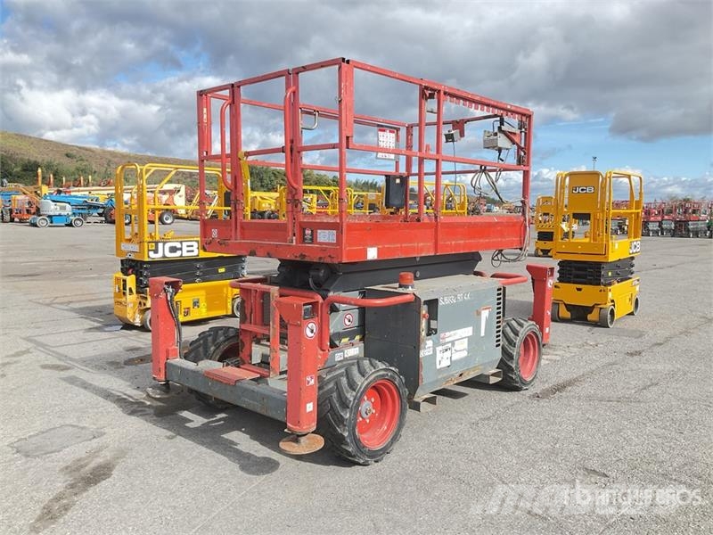 SkyJack SJ6832 RT Scissor lifts