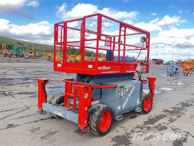 SkyJack SJ6832 RT Schaarhoogwerkers