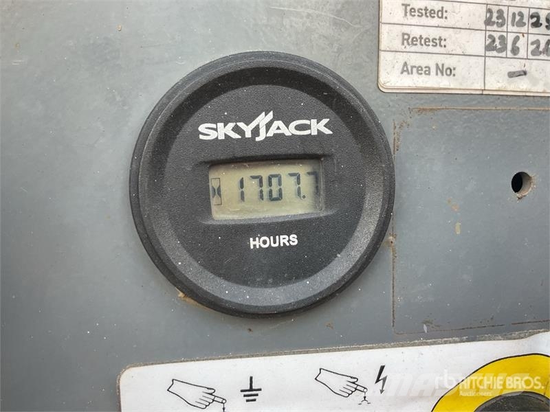 SkyJack SJ6832 RT Škaraste platforme