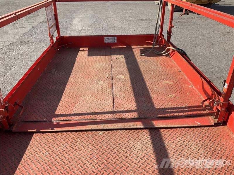 SkyJack SJ6832 RT Piattaforme a pantografo