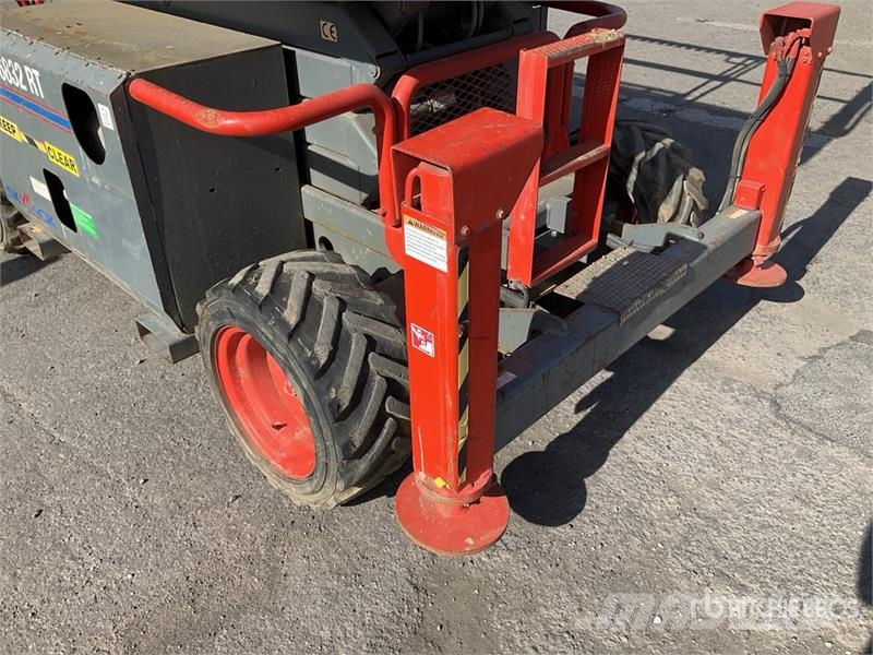 SkyJack SJ6832 RT Piattaforme a pantografo
