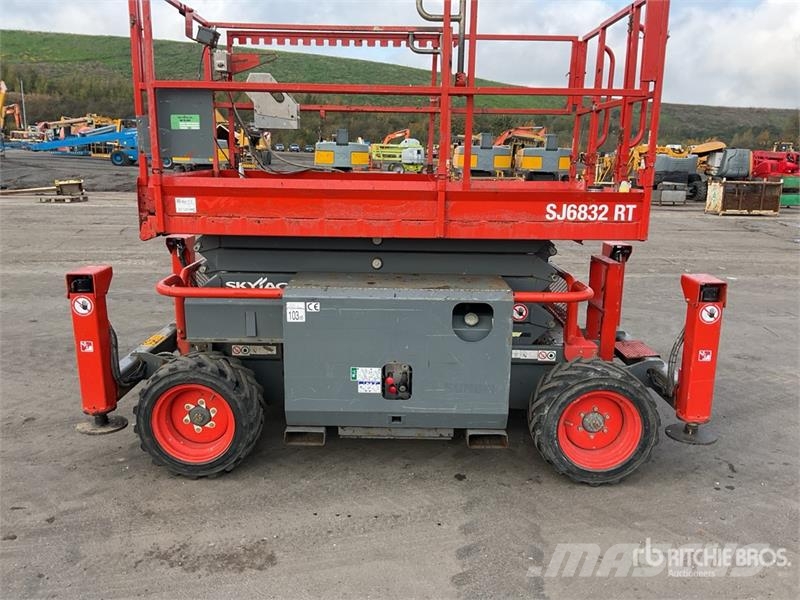 SkyJack SJ6832 RT Škaraste platforme