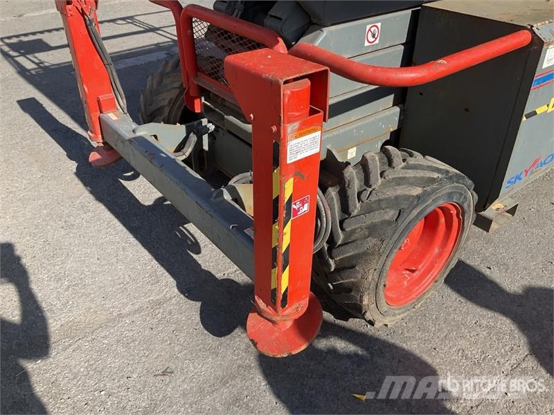 SkyJack SJ6832 RT Piattaforme a pantografo