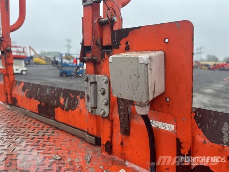 SkyJack SJ6832 RT Ollós emelők