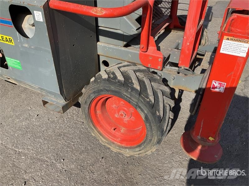 SkyJack SJ6832 RT Piattaforme a pantografo