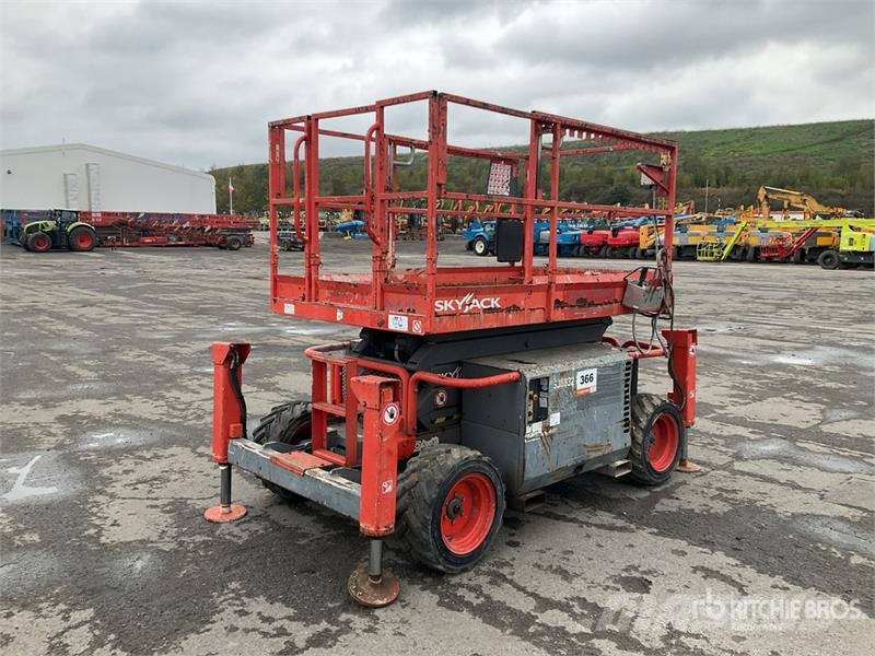 SkyJack SJ6832 RT Saxlifte