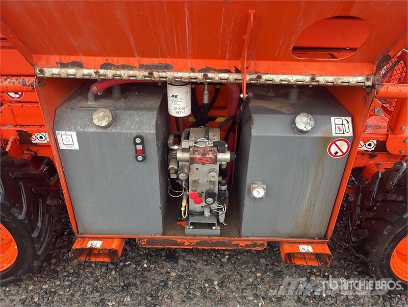 SkyJack SJ6832 RT Ollós emelők