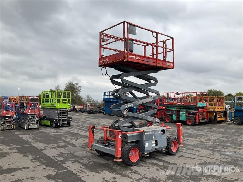 SkyJack SJ6832 RT Saxlifte