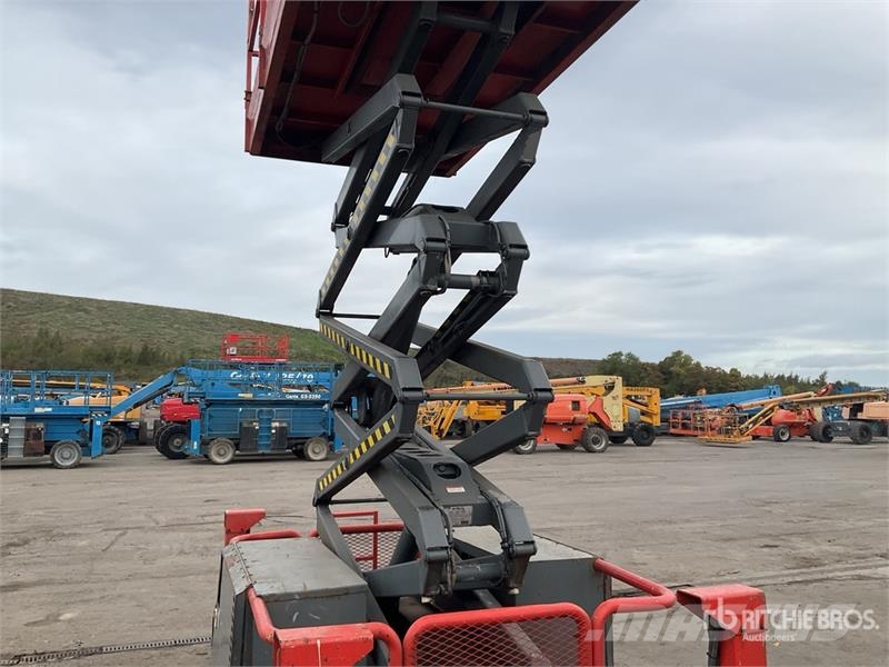 SkyJack SJ6832 RT Scissor lifts