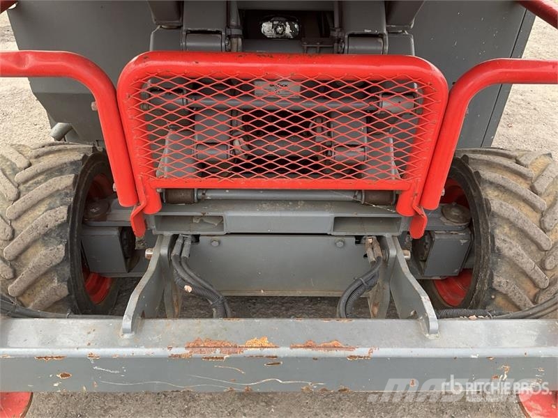 SkyJack SJ6832 RT رافعات مقصية الشكل