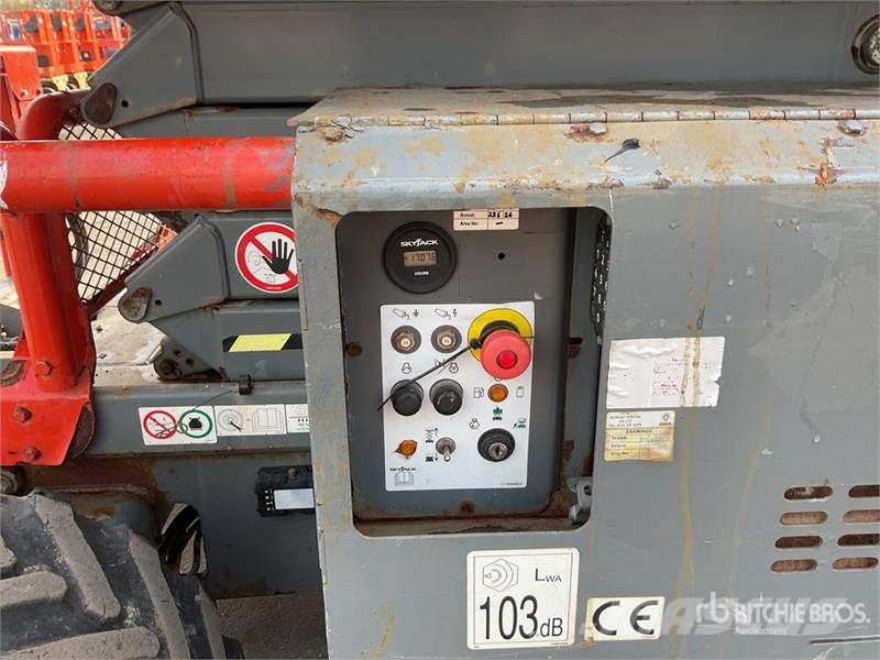 SkyJack SJ6832 RT Škaraste platforme