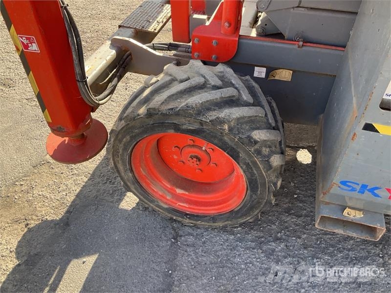 SkyJack SJ6832 RT Piattaforme a pantografo