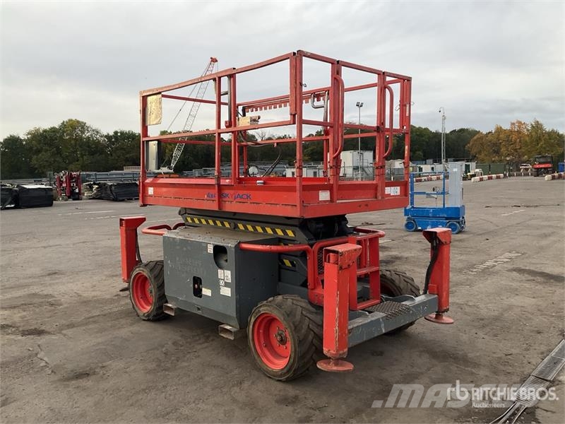SkyJack SJ6832 RT Scissor lifts