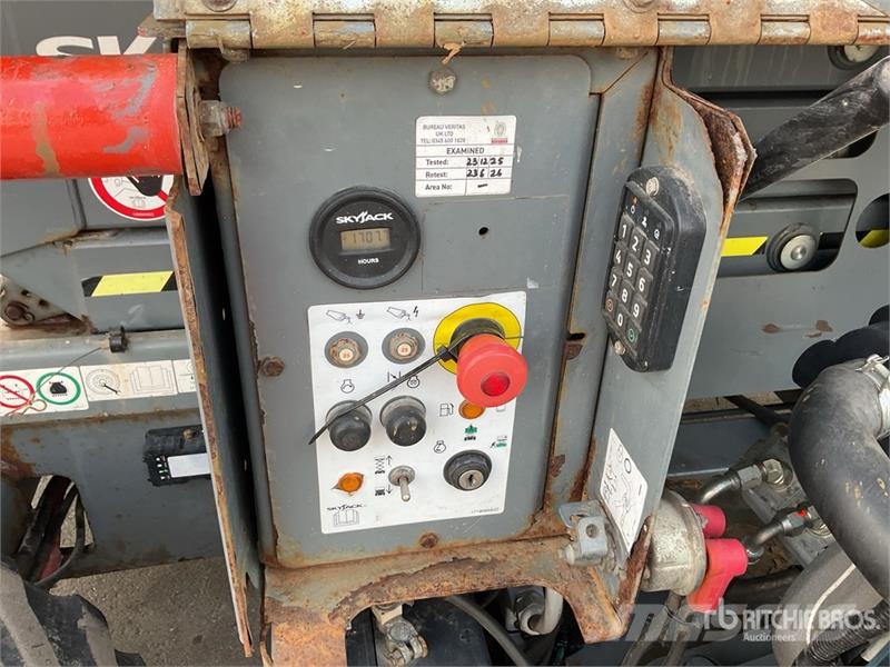 SkyJack SJ6832 RT Škaraste platforme