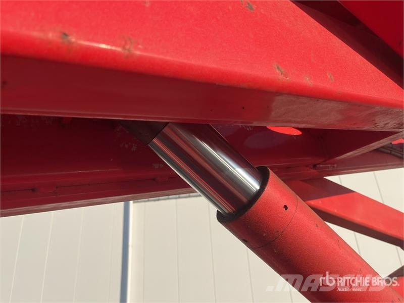 SkyJack SJ6832 RT Piattaforme a pantografo