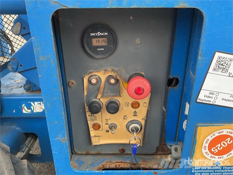 SkyJack SJ6832 RT Schaarhoogwerkers