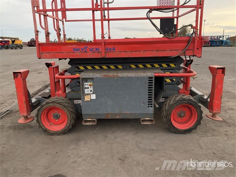 SkyJack SJ6832 RT Scissor lifts