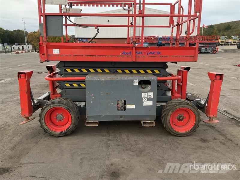 SkyJack SJ6832 RT Scissor lifts