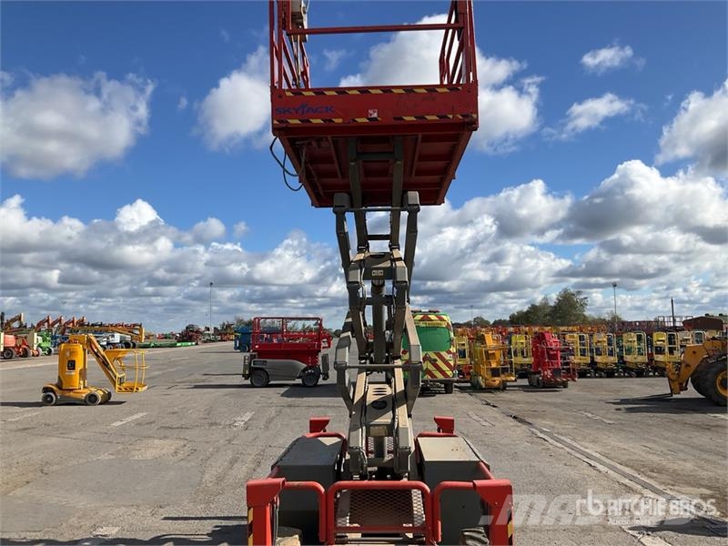 SkyJack SJ6832 RT Piattaforme a pantografo