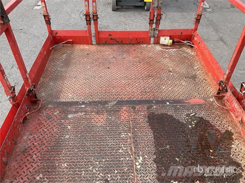 SkyJack SJ6832 RT Scissor lifts