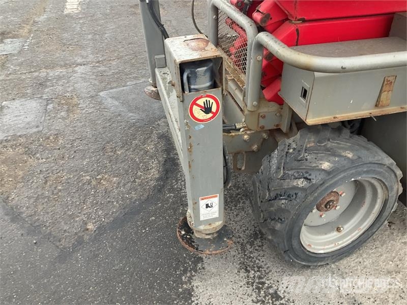 SkyJack SJ6832RT Diesel Scissor Lift (Inoperable) Schaarhoogwerkers