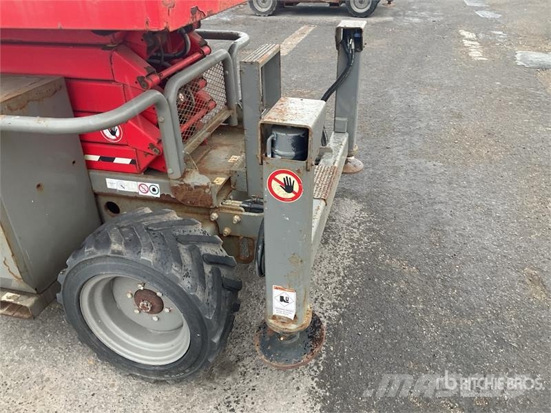 SkyJack SJ6832RT Diesel Scissor Lift (Inoperable) Schaarhoogwerkers