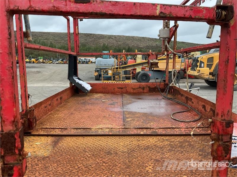 SkyJack SJ6832RT Diesel Scissor Lift (Inoperable) Schaarhoogwerkers