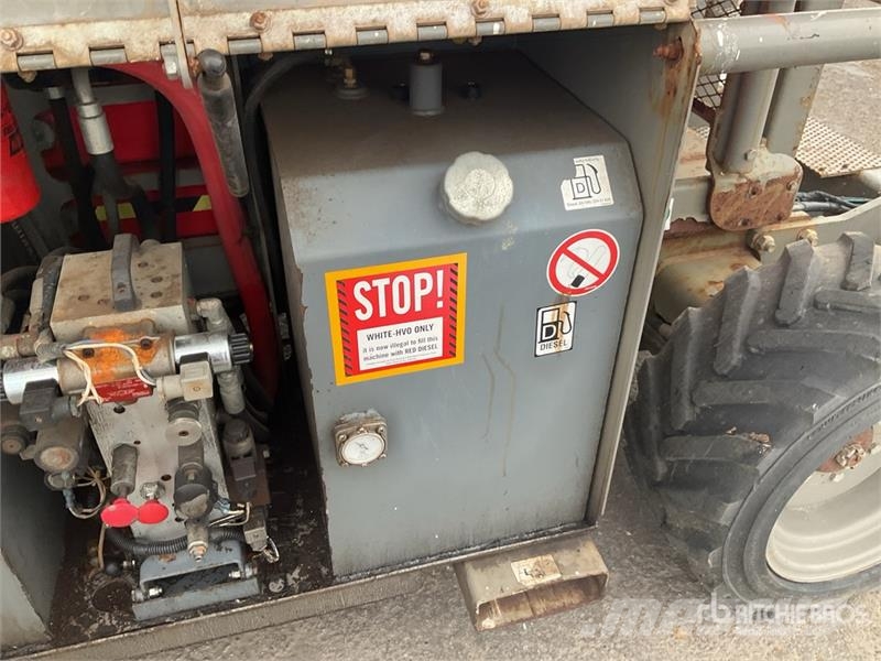SkyJack SJ6832RT Diesel Scissor Lift (Inoperable) Schaarhoogwerkers