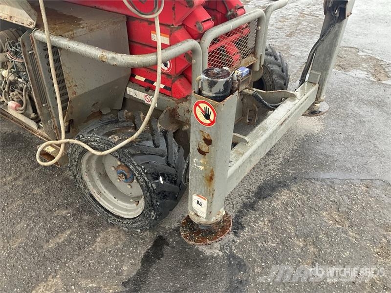 SkyJack SJ6832RT Diesel Scissor Lift (Inoperable) Schaarhoogwerkers