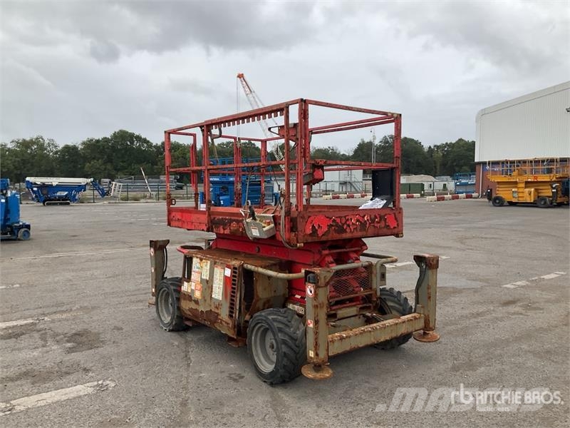 SkyJack SJ6832RT Diesel Scissor Lift (Inoperable) Schaarhoogwerkers