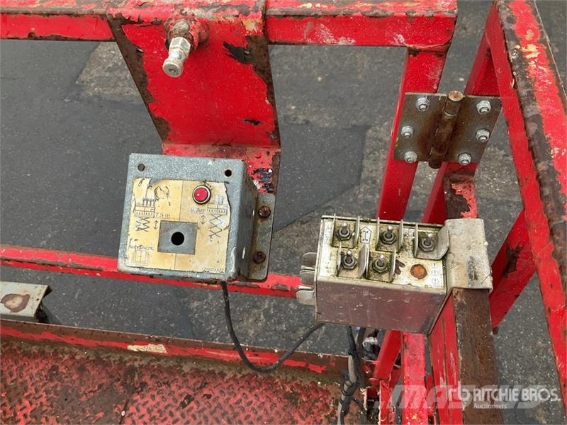 SkyJack SJ6832RT Diesel Scissor Lift (Inoperable) Schaarhoogwerkers