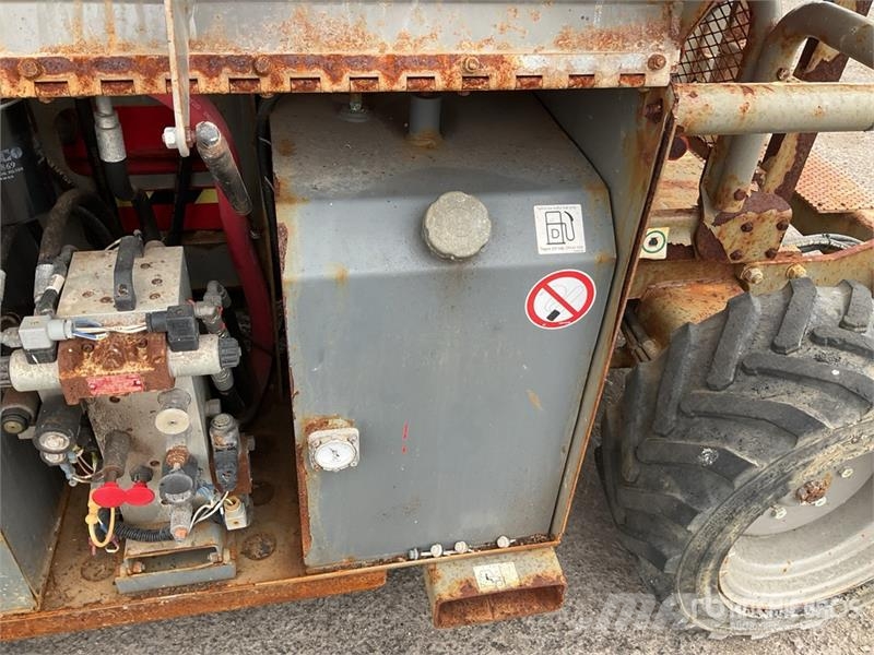 SkyJack SJ6832RT Diesel Scissor Lift (Inoperable) Schaarhoogwerkers