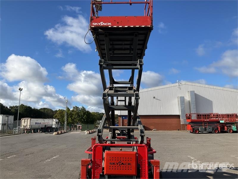 SkyJack SJ8841 4x4 Diesel Scissor Lift Scheren-Arbeitsbühnen