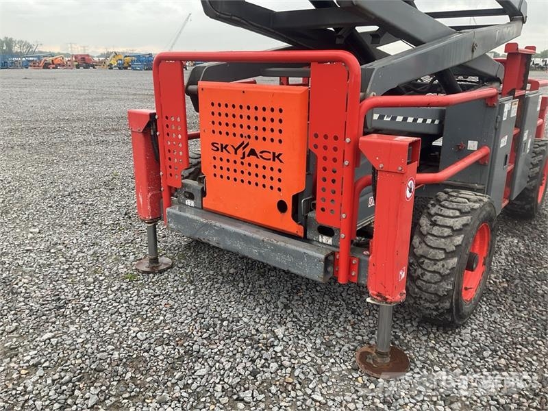 SkyJack SJ8841 4x4 Diesel Scissor Lift Scheren-Arbeitsbühnen