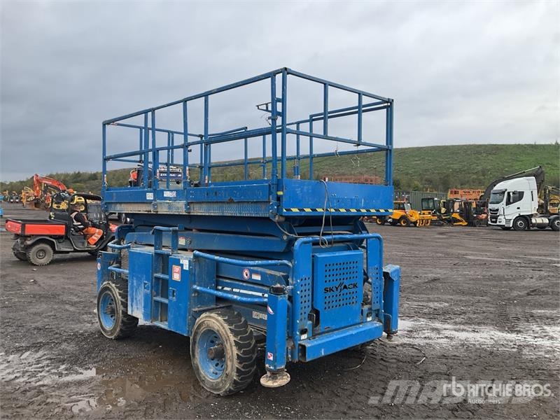 SkyJack SJ8841RT 4x4 Diesel Scissor Lift (Inoperable) Saxlifte