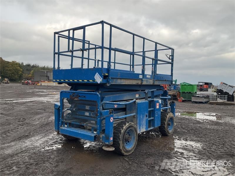 SkyJack SJ8841RT 4x4 Diesel Scissor Lift (Inoperable) Saxlifte