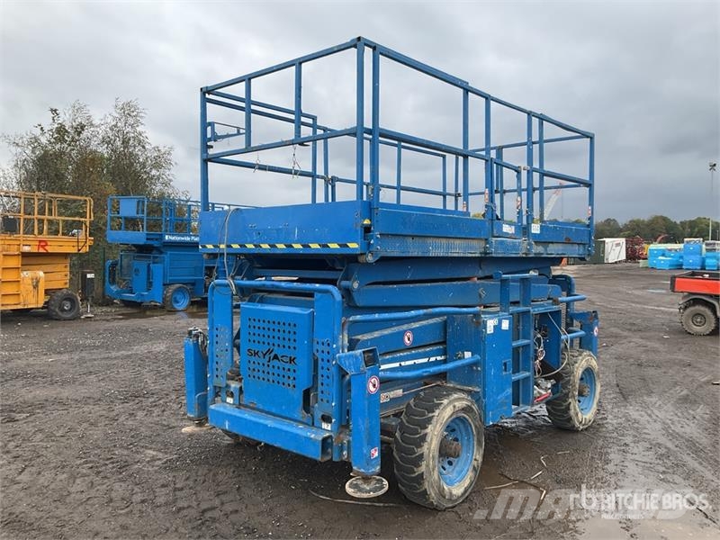 SkyJack SJ8841RT 4x4 Diesel Scissor Lift (Inoperable) Saxlifte