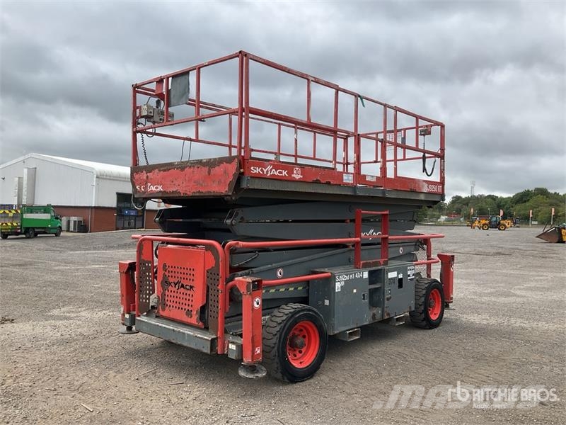 SkyJack SJ9250 4x4 Diesel Scissor Lift رافعات مقصية الشكل