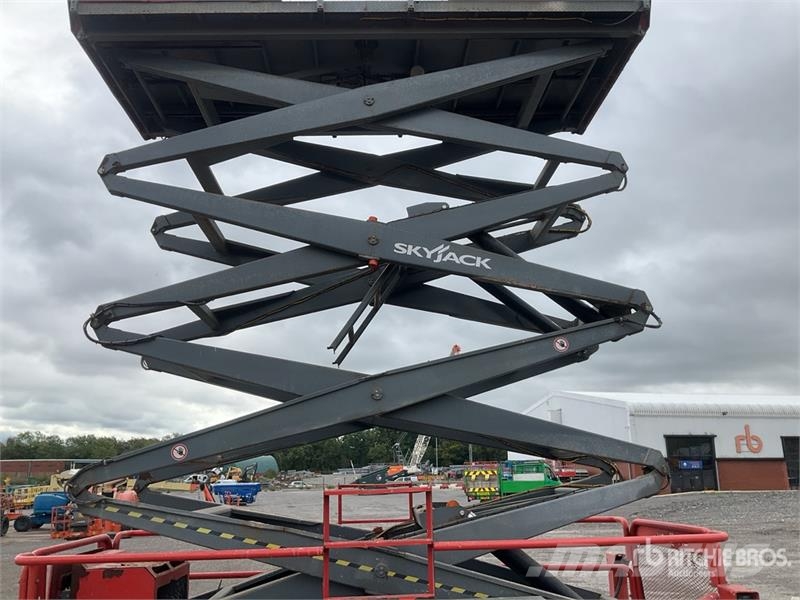 SkyJack SJ9250 4x4 Diesel Scissor Lift رافعات مقصية الشكل