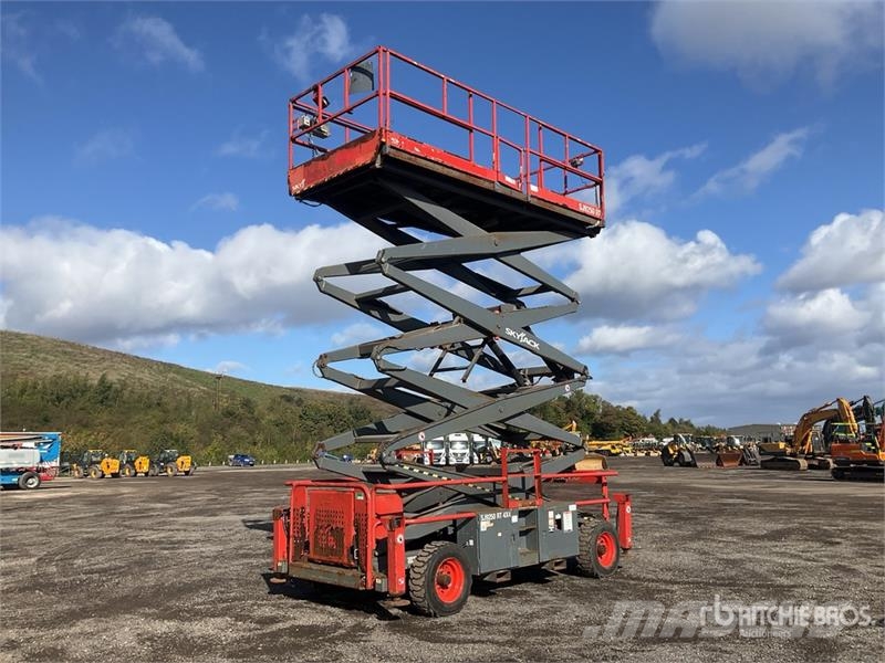 SkyJack SJ9250 4x4 Diesel Scissor Lift Ollós emelők