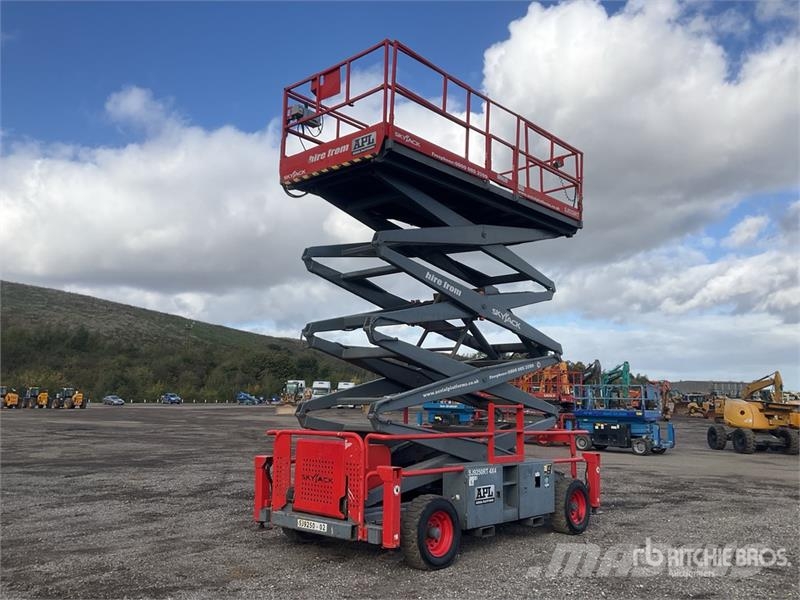 SkyJack SJ9250 4x4 Diesel Scissor Lift Ollós emelők