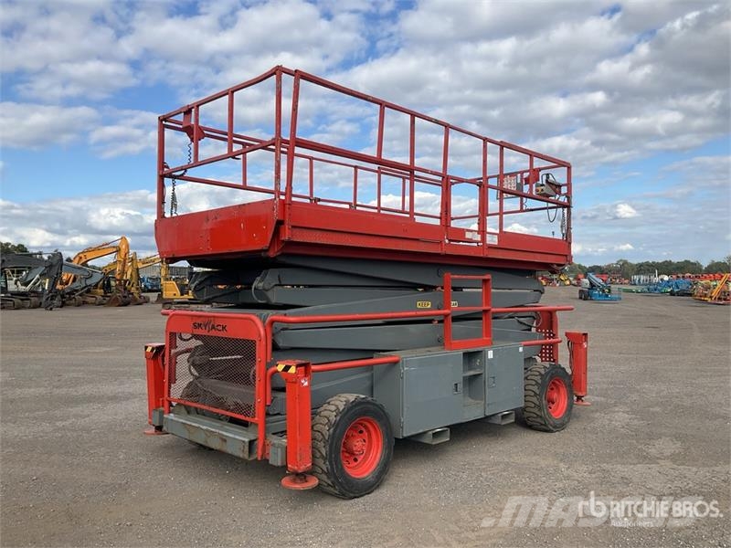SkyJack SJ9250 4x4 Diesel Scissor Lift رافعات مقصية الشكل