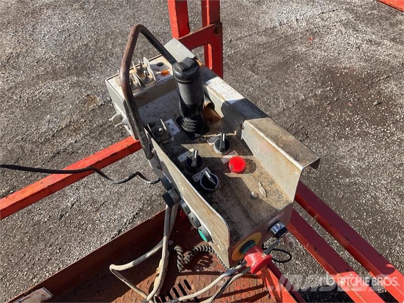 SkyJack SJ9250 4x4 Diesel Scissor Lift Ollós emelők