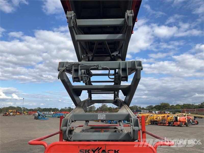 SkyJack SJ9250 4x4 Diesel Scissor Lift رافعات مقصية الشكل