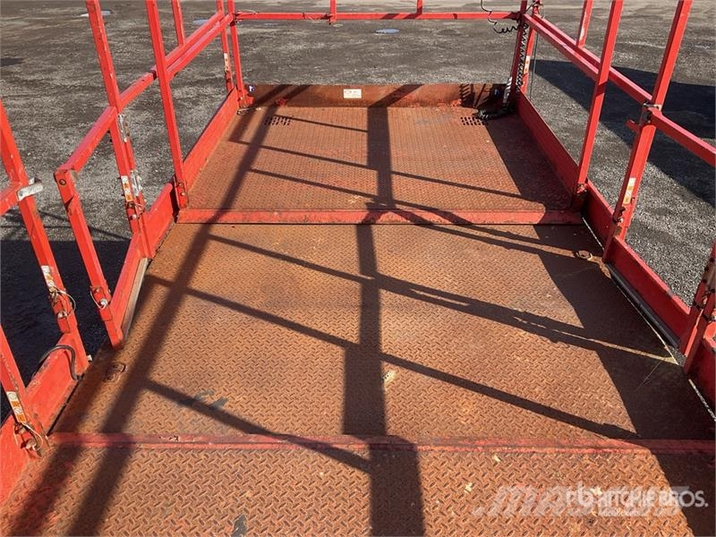 SkyJack SJ9250 4x4 Diesel Scissor Lift Ollós emelők