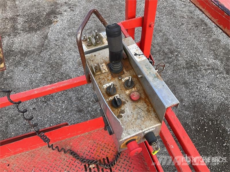 SkyJack SJ9250 4x4 Diesel Scissor Lift Ollós emelők