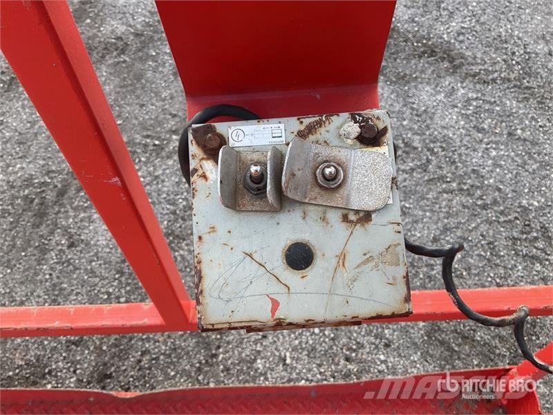 SkyJack SJ9250 4x4 Diesel Scissor Lift Ollós emelők