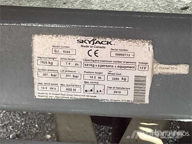 SkyJack SJ9250 4x4 Diesel Scissor Lift Ollós emelők