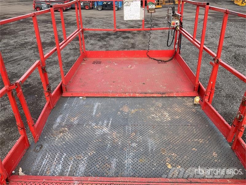 SkyJack SJ9250 4x4 Diesel Scissor Lift Ollós emelők